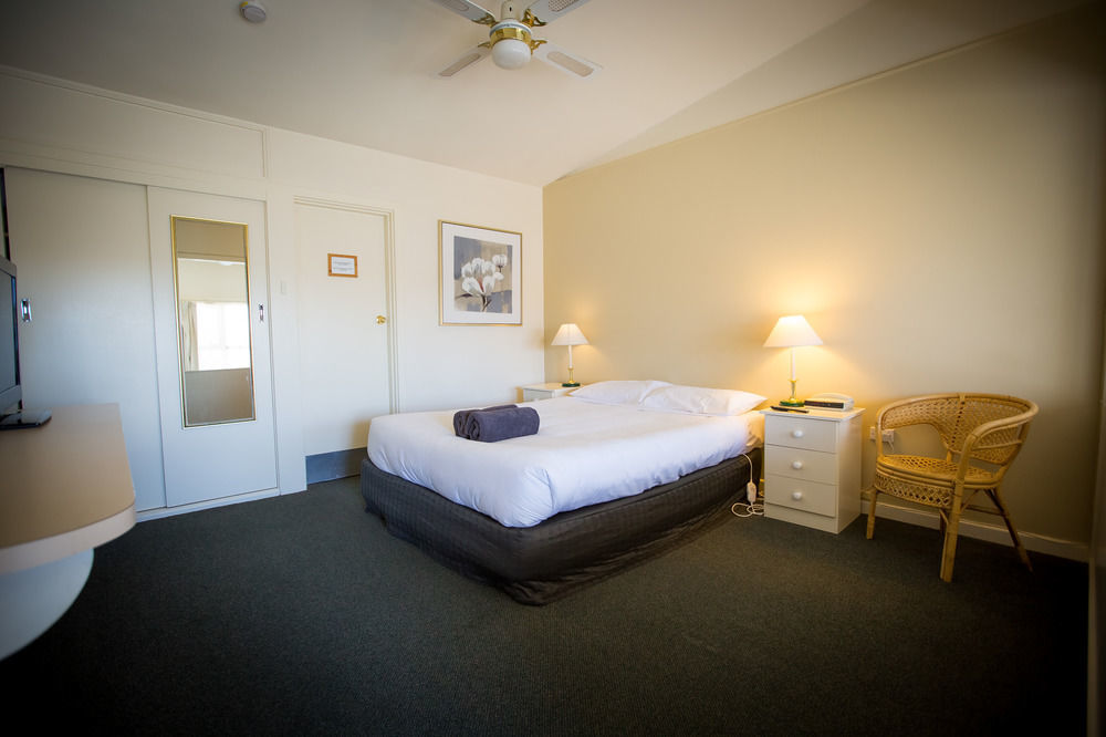 Abel Tasman Airport Motor Inn Launceston Exterior photo