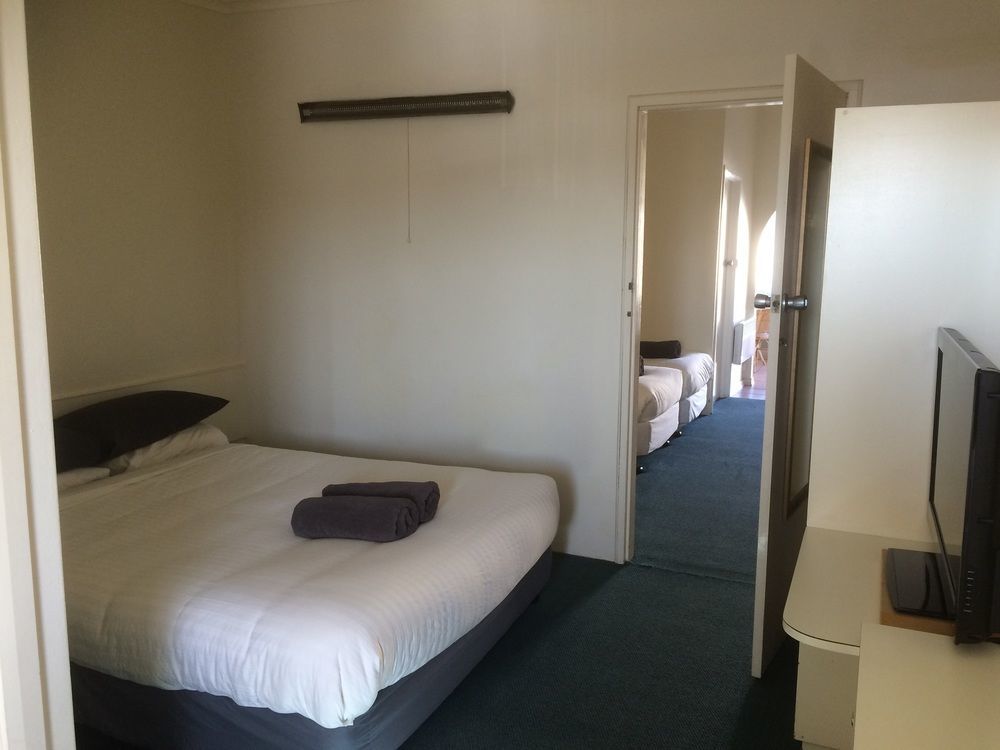 Abel Tasman Airport Motor Inn Launceston Exterior photo