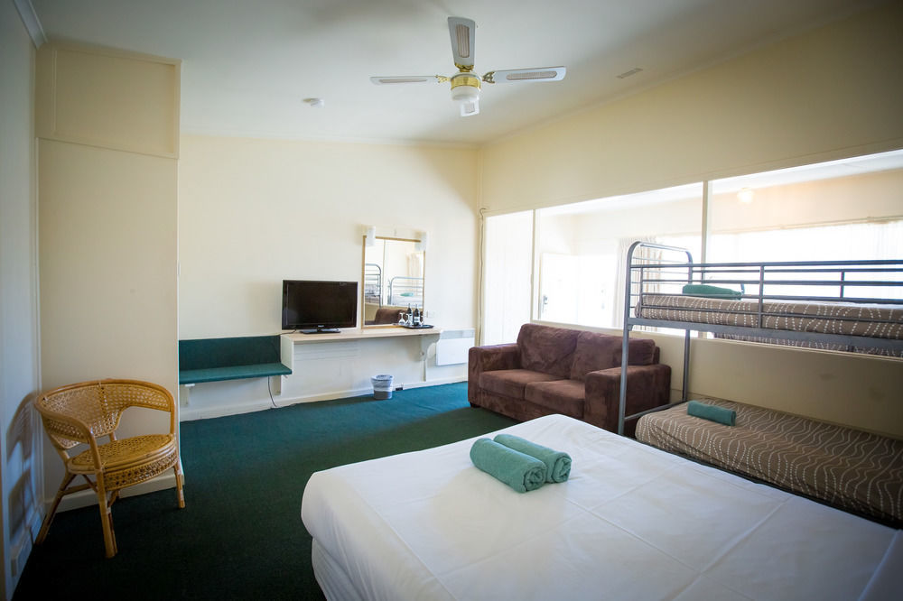 Abel Tasman Airport Motor Inn Launceston Exterior photo
